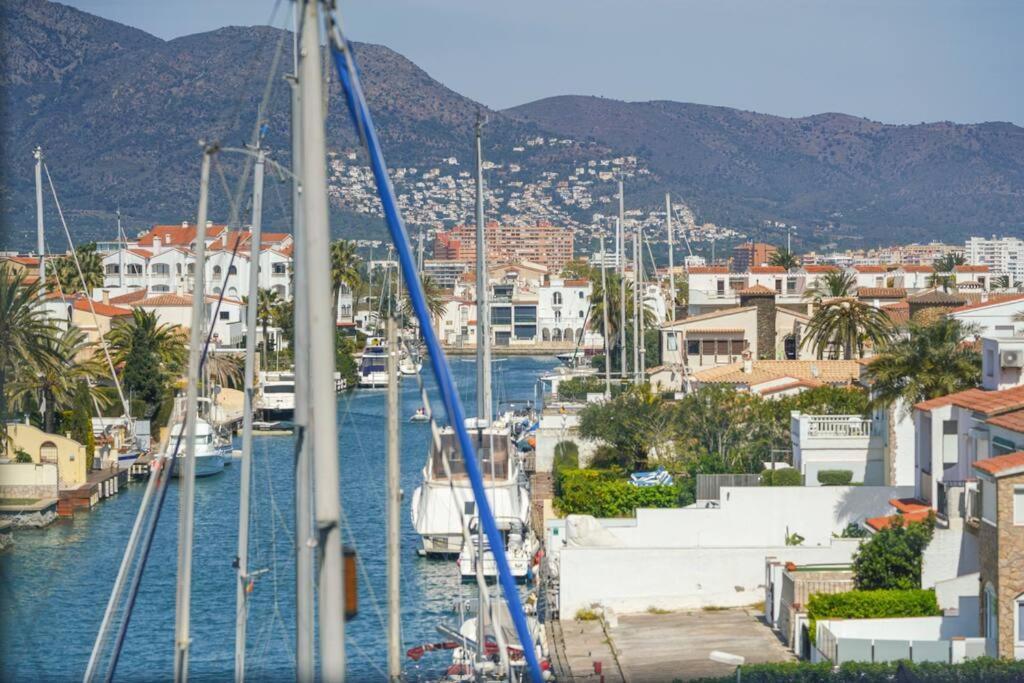 Magnifique Duplex, Vue Mer Et Canal By Welhomy Empuriabrava Extérieur photo